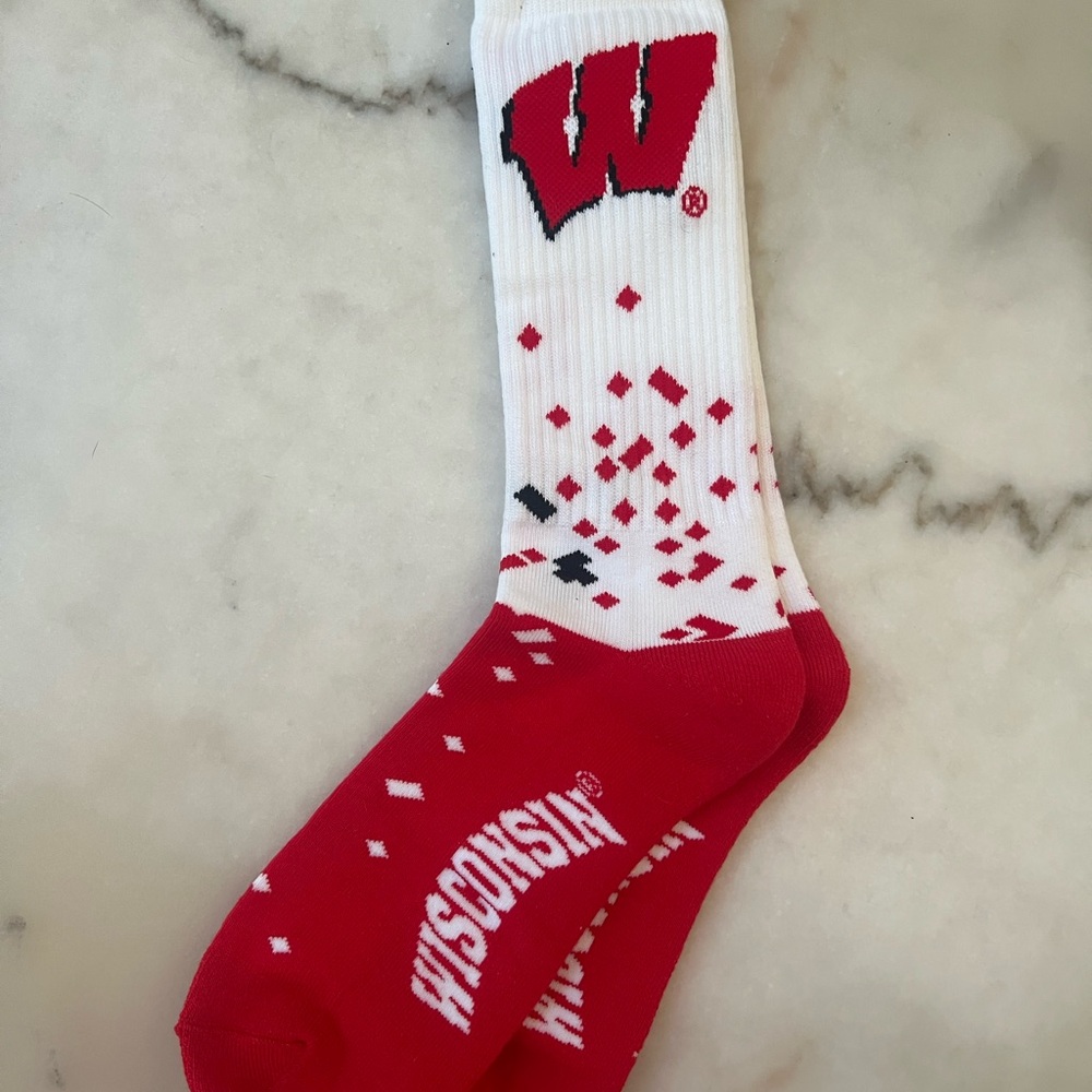 Wisconsin Badgers Crew Socks LG Red White NCAA New